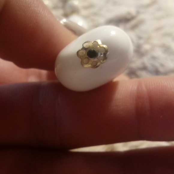 Vintage white / cream / gold costume necklace - Picture 16 of 16